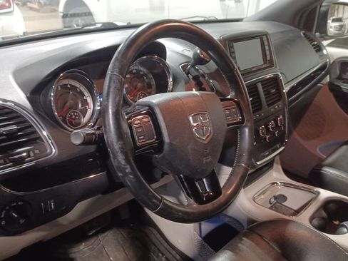 Used 2019 Dodge Grand Caravan SXT image 4