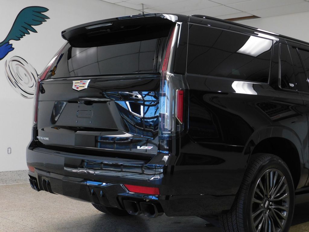 Used 2024 Cadillac Escalade ESV V w/ LPO, Floor Liner Package AWD/4WD image 90