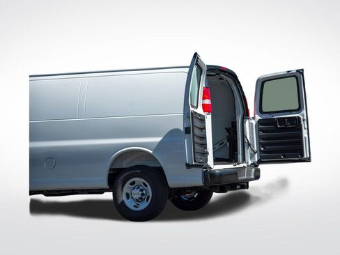 New 2025 Chevrolet Express 3500 Extended w/ Driver Convenience Package RWD image 10