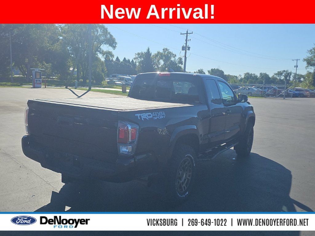 Used 2022 Toyota Tacoma TRD Sport AWD/4WD image 7