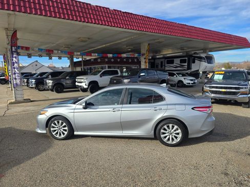 Used 2019 Toyota Camry LE image 1