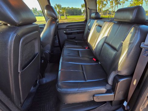 Used 2013 GMC Sierra 2500 SLE w/ SLE Preferred Package image 17