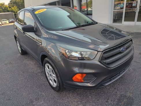 Used 2018 Ford Escape S image 2