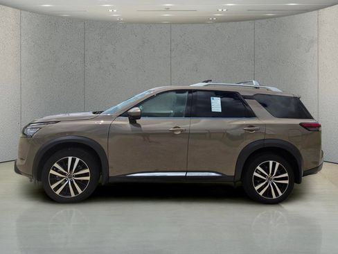 Used 2025 Nissan Pathfinder Platinum w/ Cargo Package FWD image 2