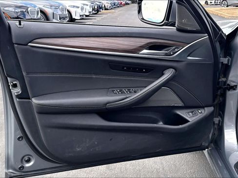 Used 2023 BMW 530e w/ Premium Package RWD image 20