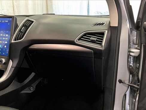 Certified 2022 Ford Edge SE w/ Black Appearance Package image 15