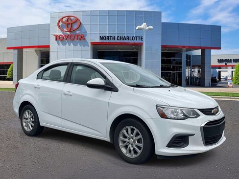 Used 2020 Chevrolet Sonic LT FWD image 1