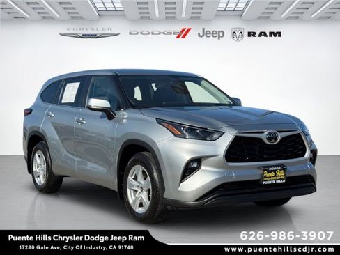 Used 2024 Toyota Highlander LE image 1