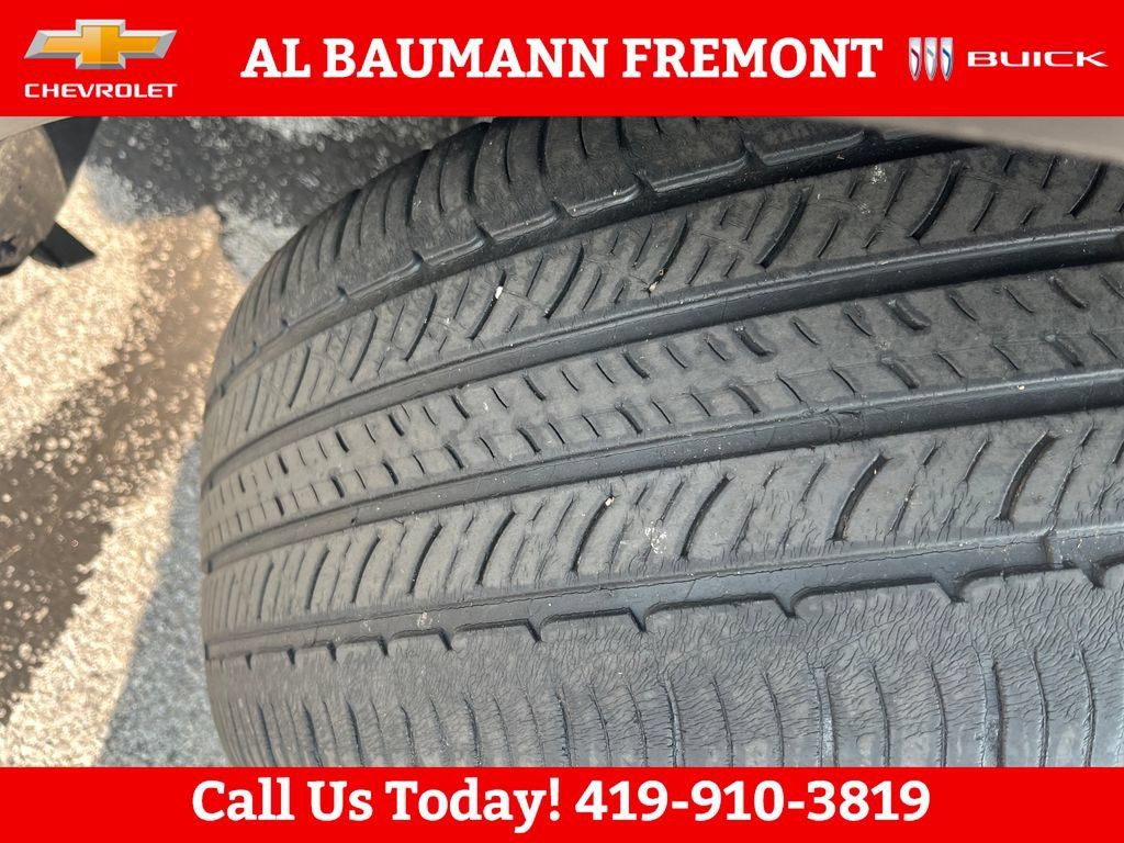 Used 2017 Ford Explorer XLT w/ Equipment Group 202A FWD image 28