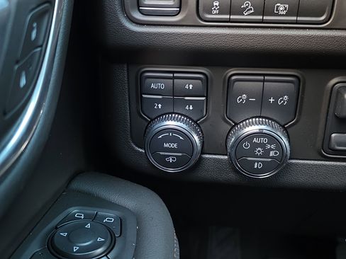 Used 2024 GMC Yukon AT4 w/ AT4 Premium Plus Package image 31