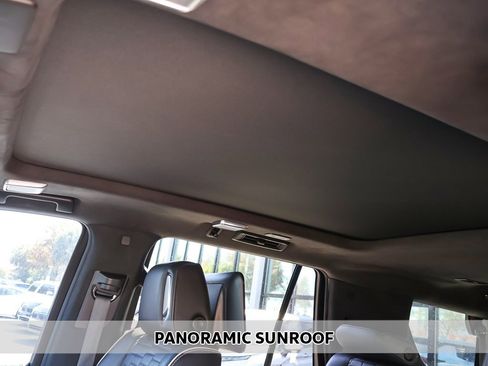 Used 2021 Cadillac Escalade Premium Luxury Platinum image 4