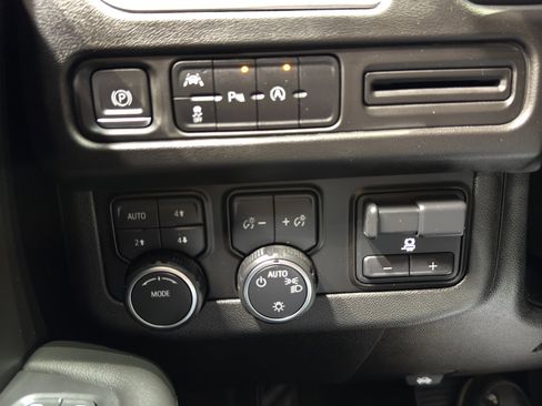 Used 2023 Chevrolet Tahoe LT image 33