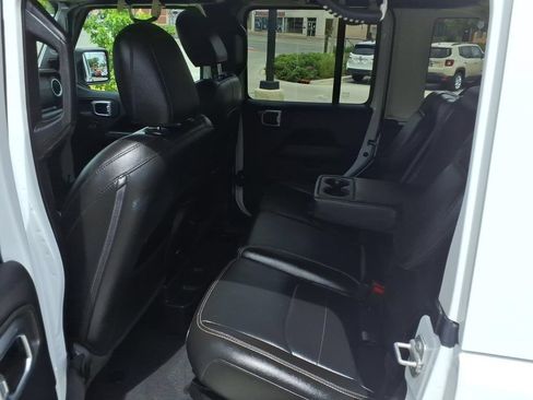 Used 2022 Jeep Wrangler Unlimited Sahara w/ Cold Weather Group AWD/4WD image 27