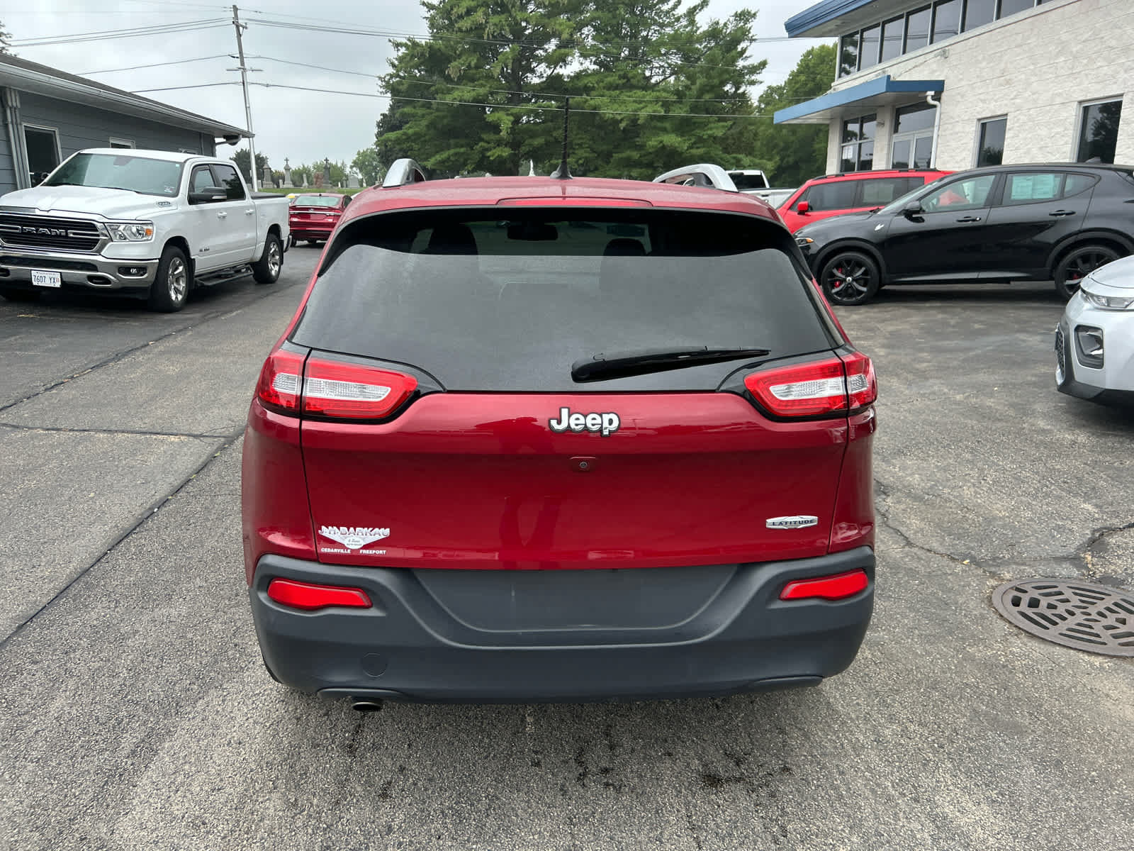 Used 2017 Jeep Cherokee Latitude w/ Cold Weather Group FWD image 4