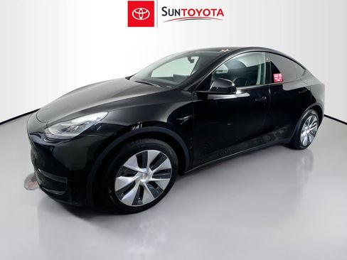 Used 2022 Tesla Model Y Long Range image 9