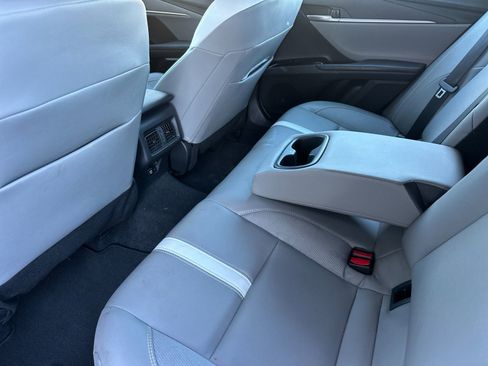 Used 2025 Toyota Camry SE image 11