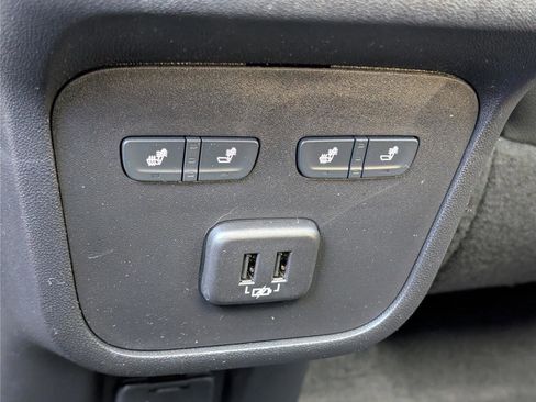 Used 2024 Chevrolet Equinox Premier image 17