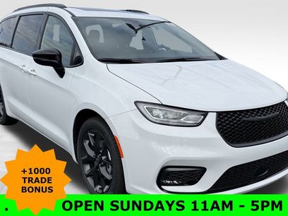 New 2026 Chrysler Pacifica Limited w/ S Appearance Package