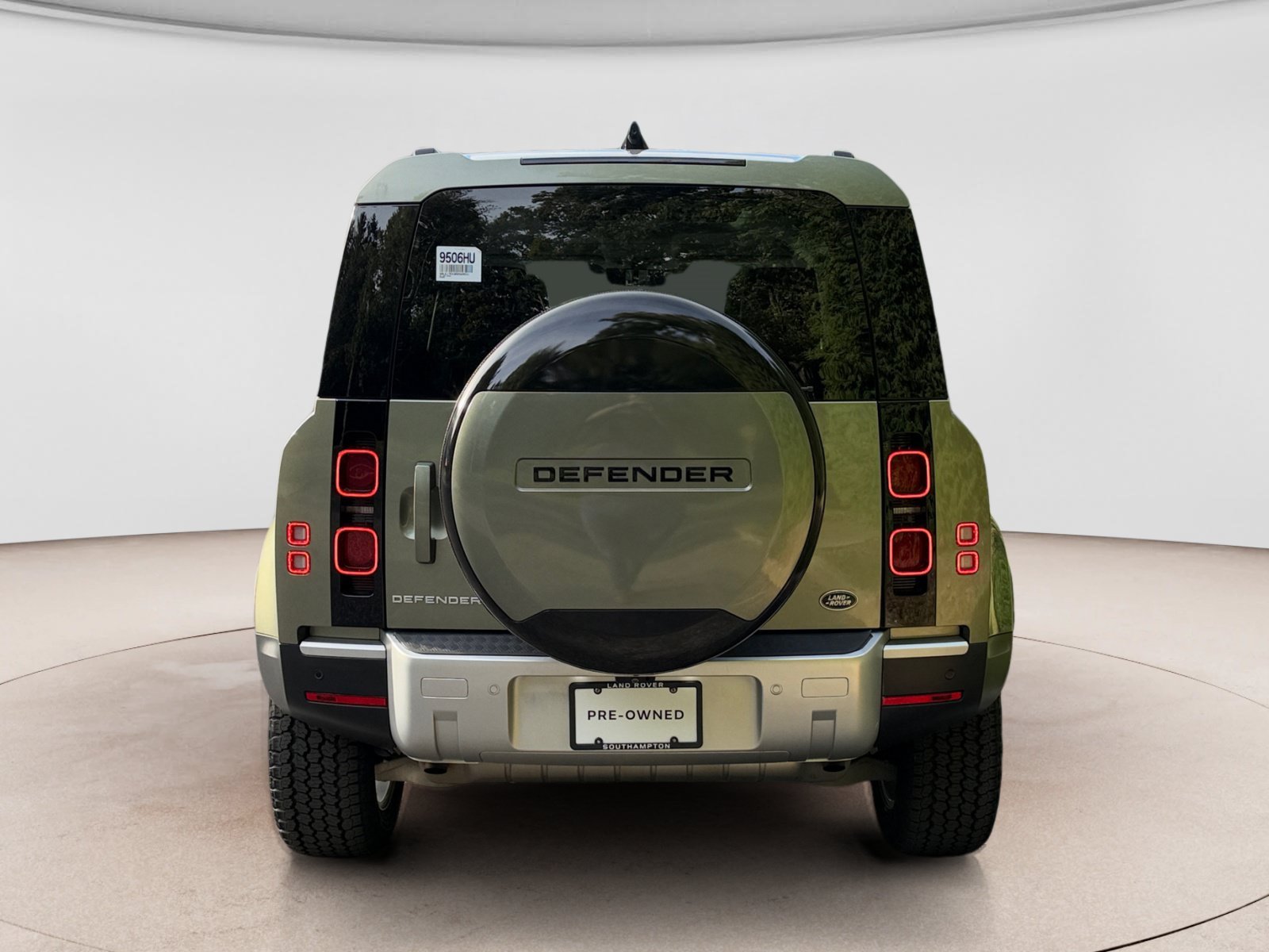 Used 2022 Land Rover Defender 110 S AWD/4WD image 4