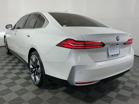 Certified 2025 BMW 530i w/ Premium Package RWD image 7
