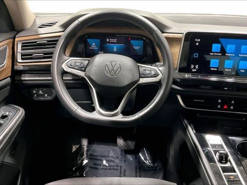 Used 2024 Volkswagen Atlas SE image 5