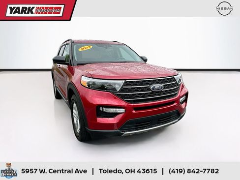Used 2023 Ford Explorer XLT w/ Equipment Group 202A AWD/4WD image 1