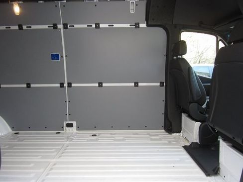 Used 2025 Mercedes-Benz Sprinter 2500 image 18
