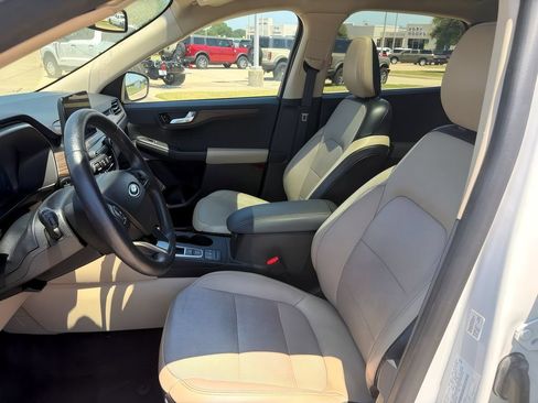 Used 2020 Ford Escape Titanium w/ Titanium Premium Package 2.0 FWD image 10