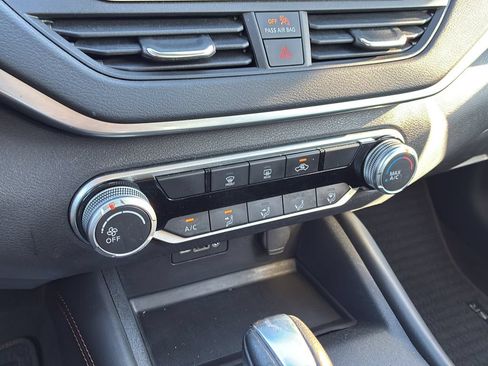 Used 2022 Nissan Altima 2.5 SR FWD image 19