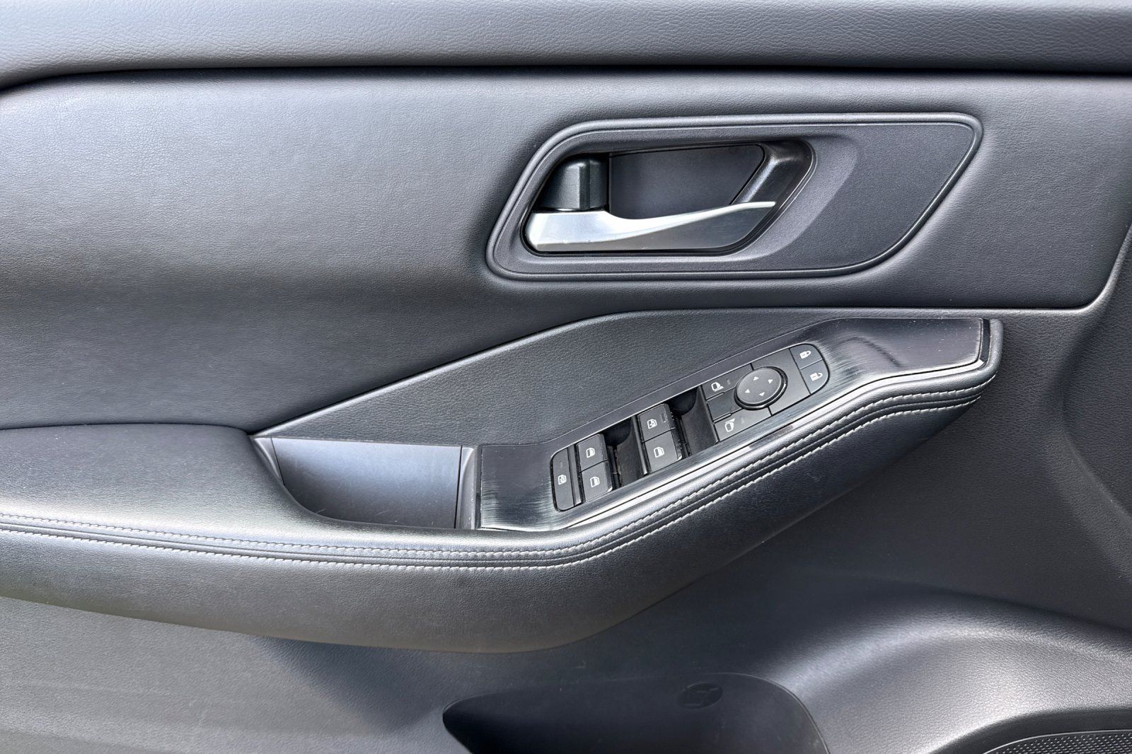 Certified 2024 Nissan Rogue SV AWD/4WD image 13