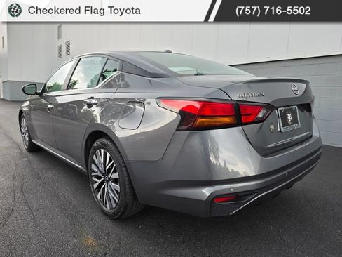 Used 2025 Nissan Altima 2.5 SV FWD image 3