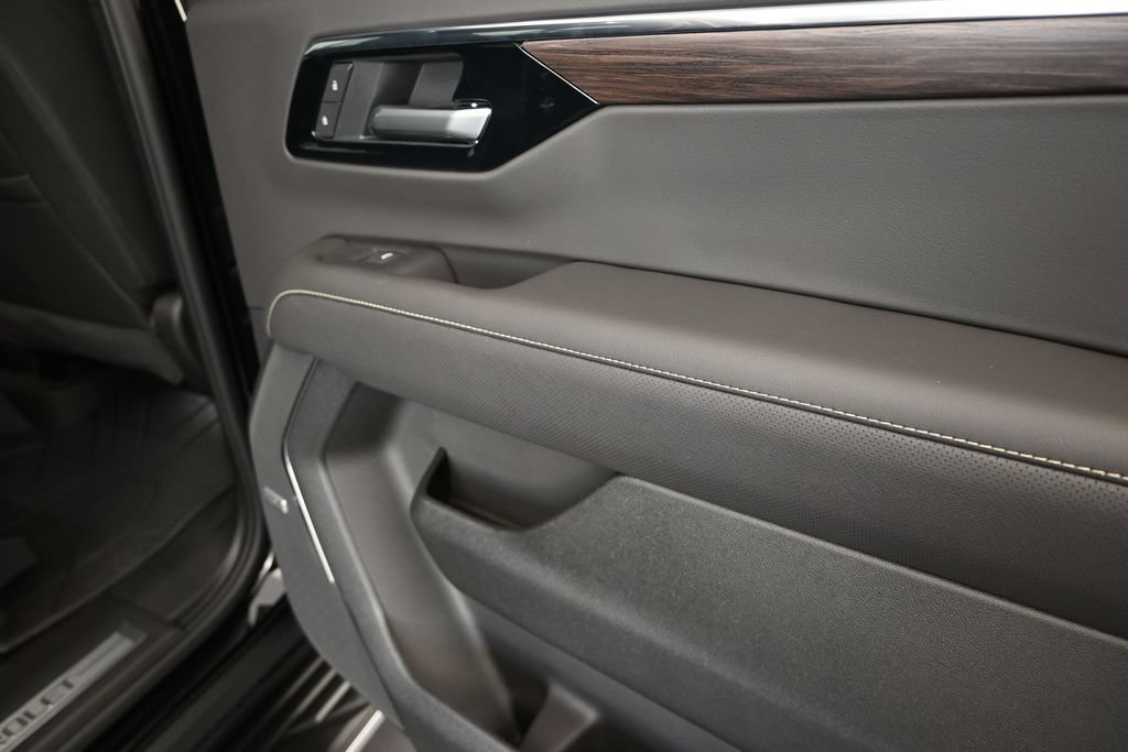 New 2026 Chevrolet Suburban Premier RWD image 22