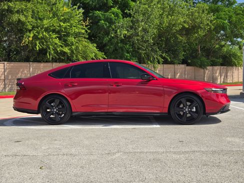 Used 2025 Honda Accord Sport image 2