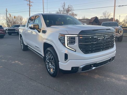 New 2026 GMC Sierra 1500 Denali Ultimate w/ LPO, Black Badging Package image 7