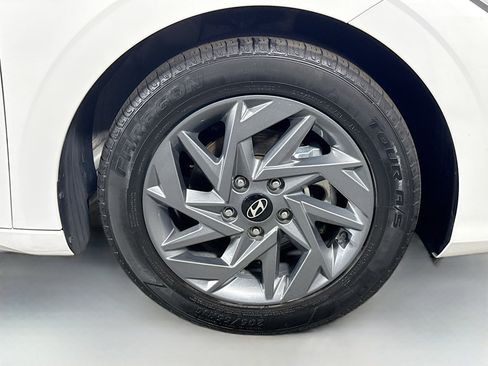 Used 2024 Hyundai Elantra SEL FWD image 32