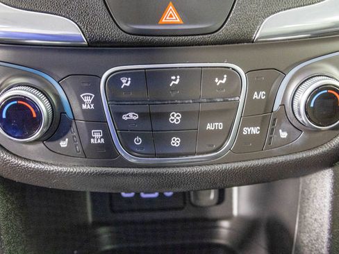 Used 2019 Chevrolet Equinox LT w/ Driver Convenience Package image 29