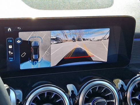 New 2026 Mercedes-Benz GLB 250 4MATIC image 14