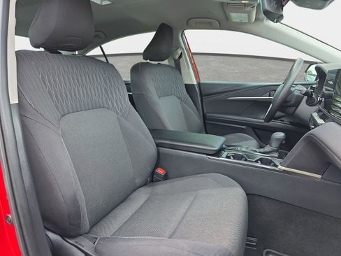 Used 2025 Toyota Camry LE image 10