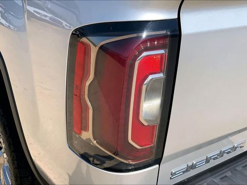 Used 2017 GMC Sierra 1500 SLT w/ SLT Premium Package AWD/4WD image 28