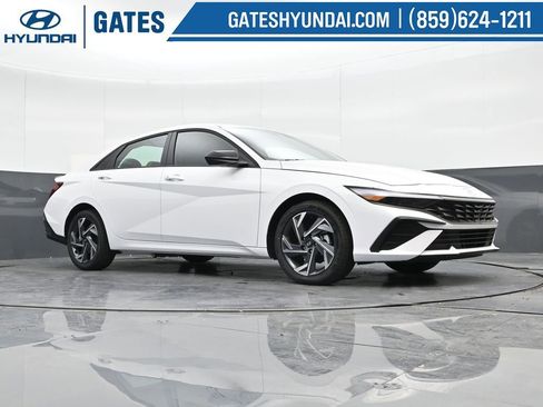 Used 2025 Hyundai Elantra Sport FWD image 31