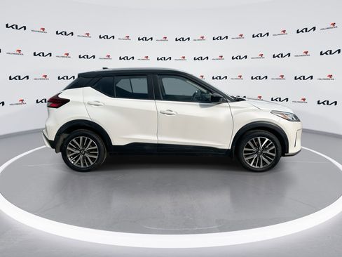 Used 2022 Nissan Kicks SV image 9