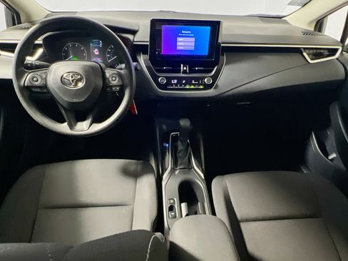 Used 2025 Toyota Corolla LE image 29