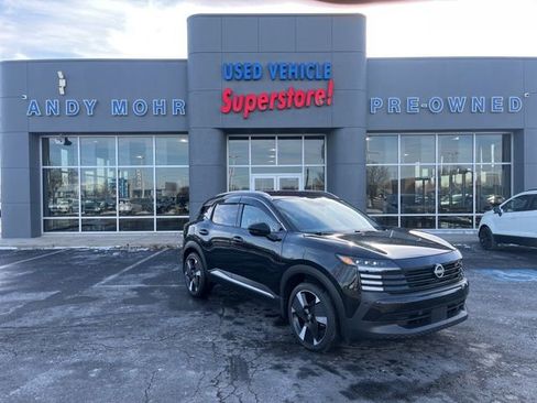 Used 2025 Nissan Kicks SR image 1