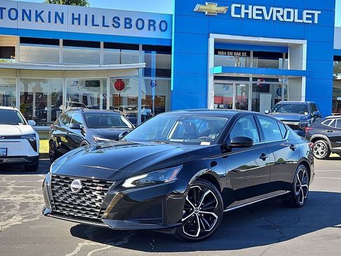 Used 2024 Nissan Altima 2.5 SR FWD image 2