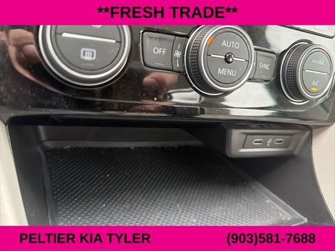 Used 2023 Volkswagen Jetta SE w/ Panoramic Sunroof Package image 21