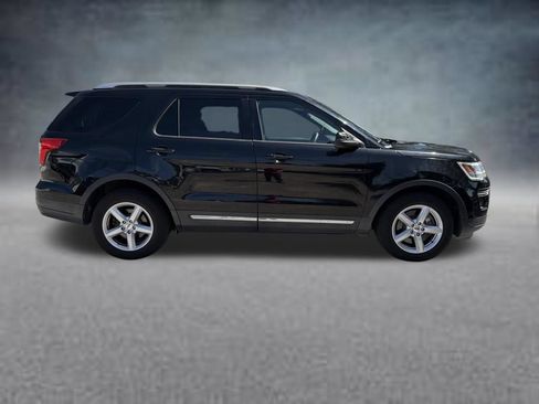 Used 2018 Ford Explorer XLT w/ Class II Trailer Tow Package FWD image 4