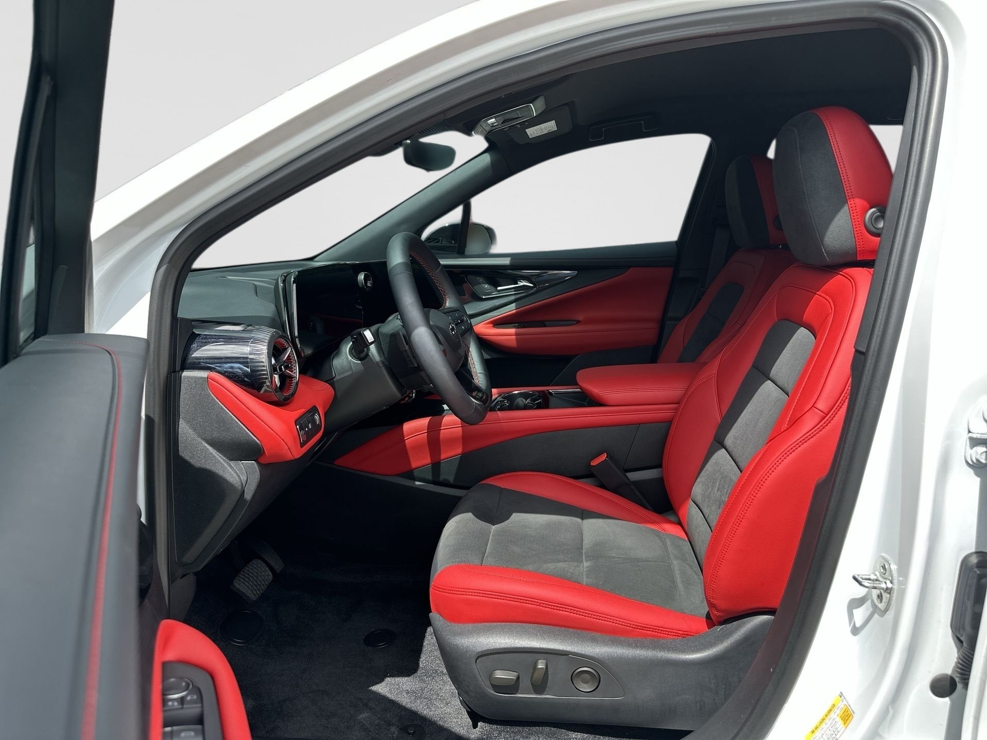 Certified 2024 Chevrolet Blazer EV RS AWD/4WD image 18