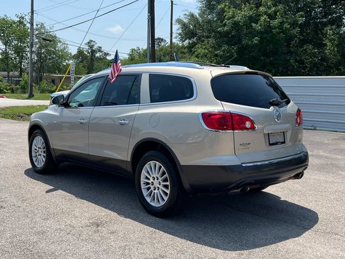 Used 2011 Buick Enclave CXL FWD image 8