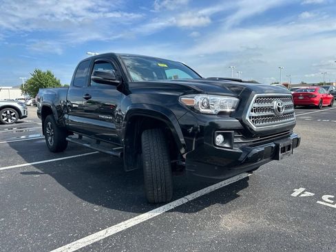 Used 2016 Toyota Tacoma TRD Sport w/ Premium & Technology Package AWD/4WD image 14