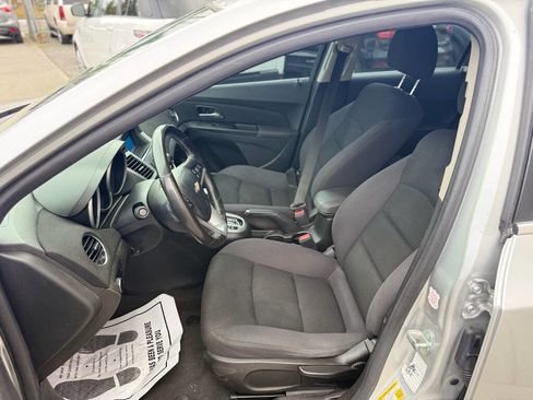 Used 2013 Chevrolet Cruze LT image 10